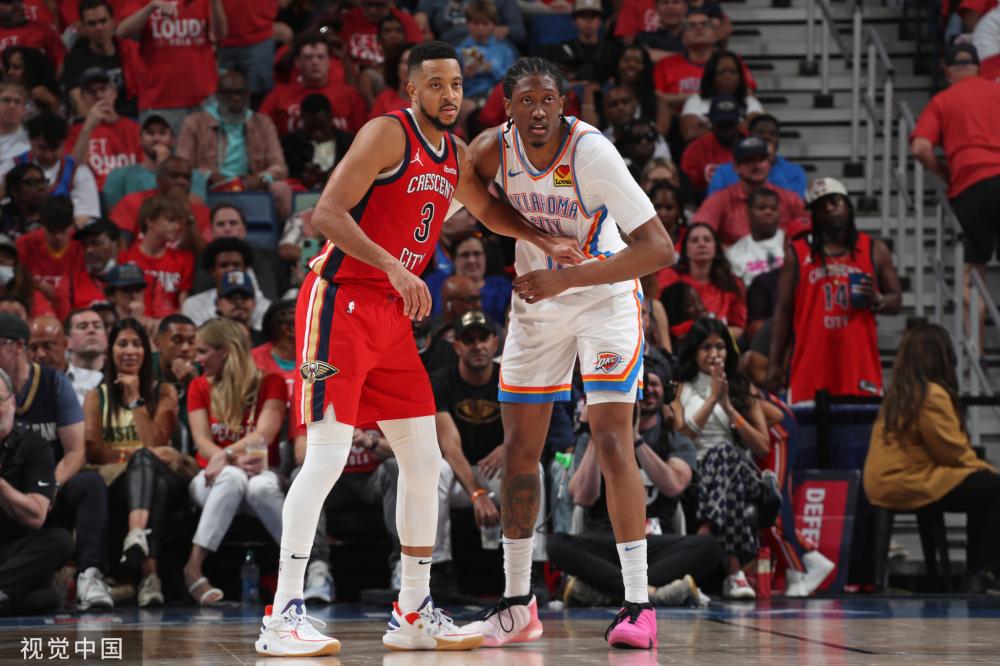 西蒙斯仍有 西蒙斯仍有