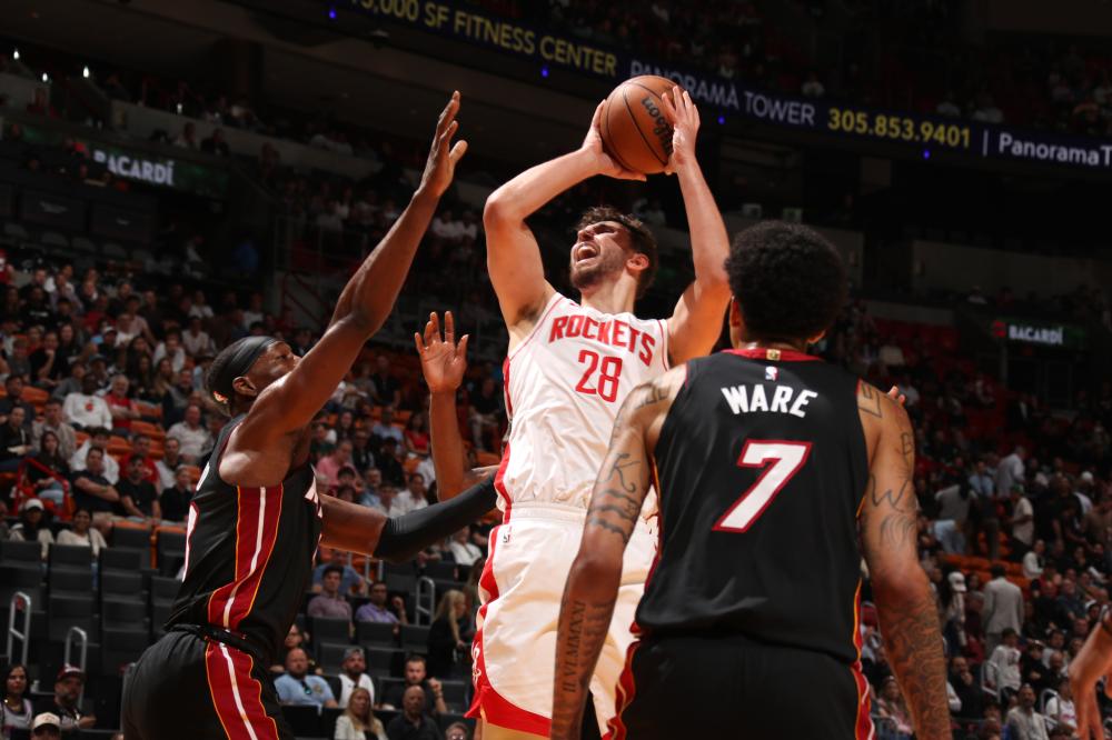 场中保持竞 场中保持竞