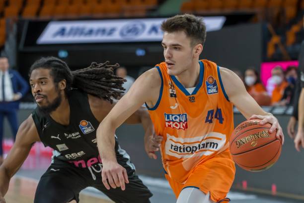 尤其在面对 尤其在面对